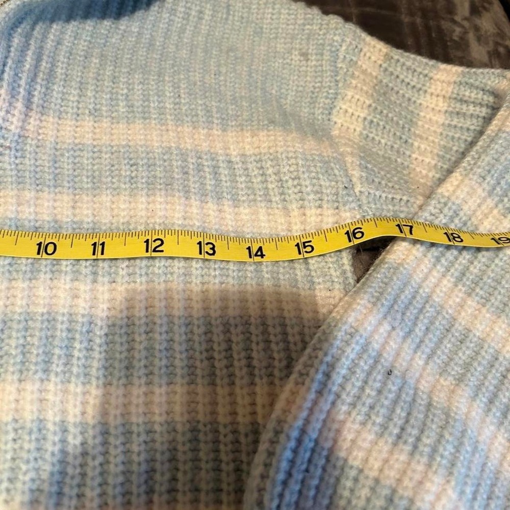 sweater - Picture 4 of 4